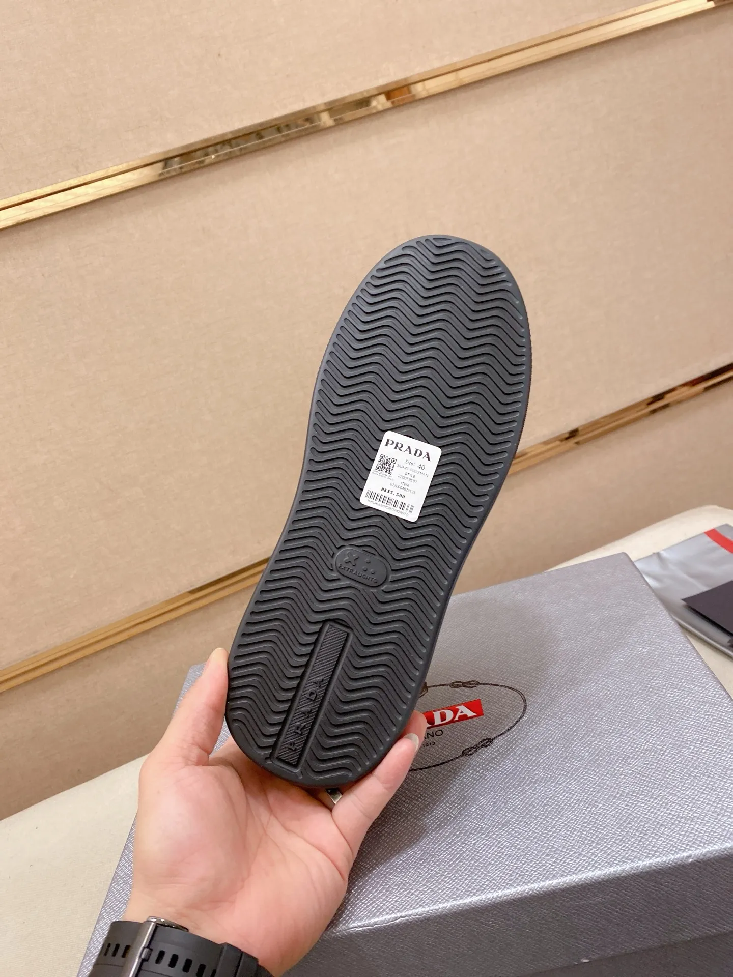 Factory price 560💰 ✔️✔️✔️Higher version High-quality new PRADA (Prada) counters are launched simultaneously. The new men's shoes and 😘fabric are made of selected first-layer cowhide with superb craftsmanship. Lining: Full cowhide lining. 👍🏿 High-end ☄️ air-cushion molded anti-slip rubber outsole, exquisite lines, simple and elegant, comfortable and high-end for leisure travel. Code number: 38 to 45